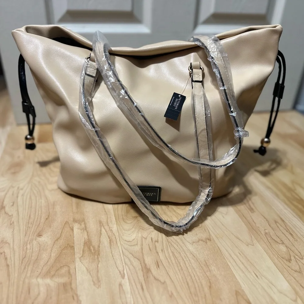NWT Victoria Secret Cream handbag black Satin inner lining